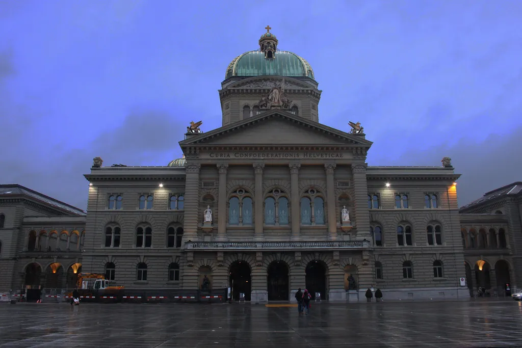 Schweizer Parlament befürwortet strengere Aufenthaltsbewilligungsregeln für vorbestrafte Ausländer